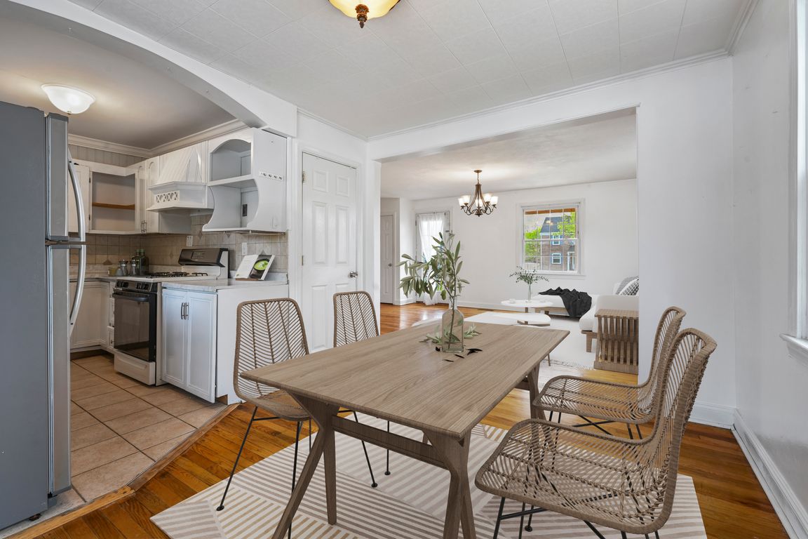 14-Dining Room Virtually Staged