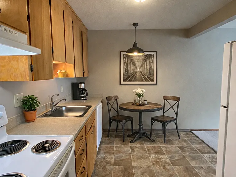 206 E 15th (Rainier) 1 Bed/1 Bath