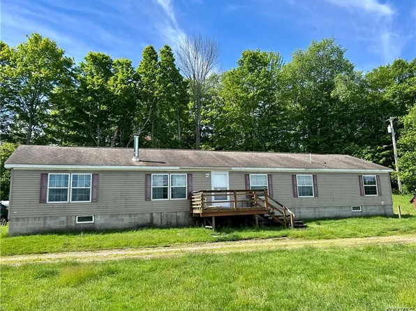 7 Beach Rd, Camden, NY 13316