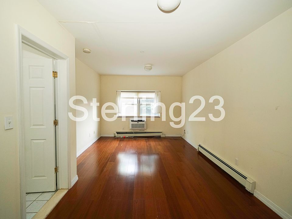 1st image of 3037 30th St APT 3R