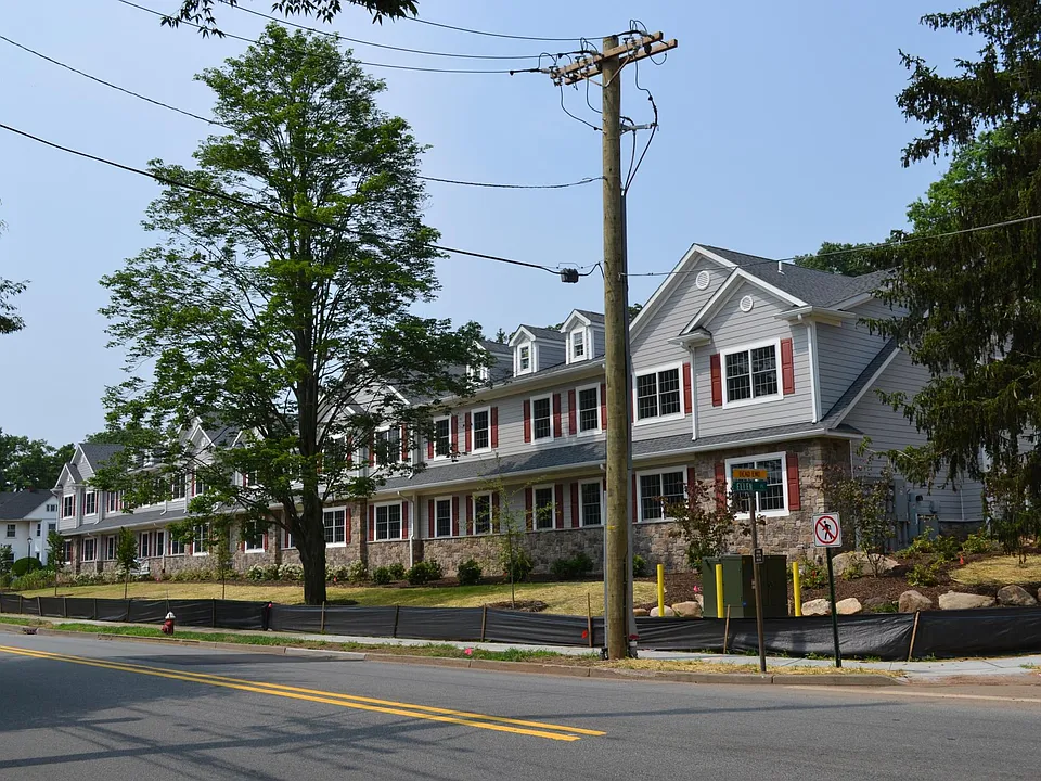 505 Kinderkamack Rd #201