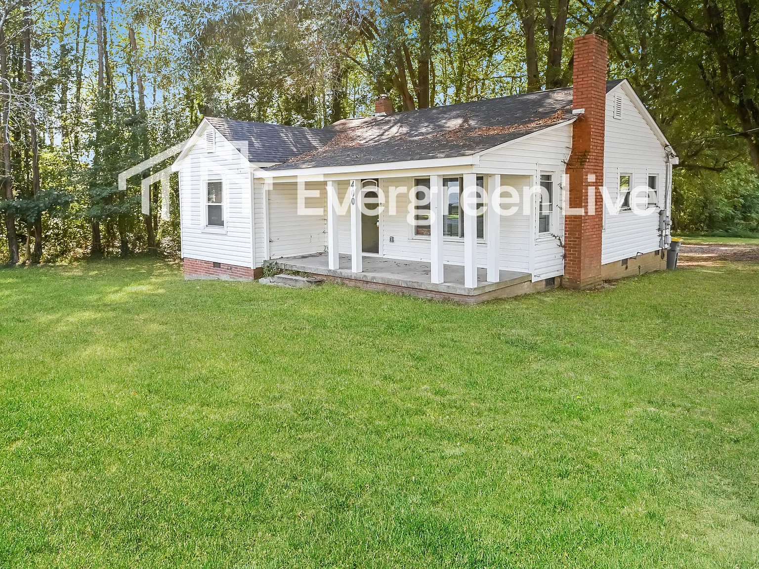 3 bed, 1.0 bath, 1129 sqft, $1,395 — Photo 2