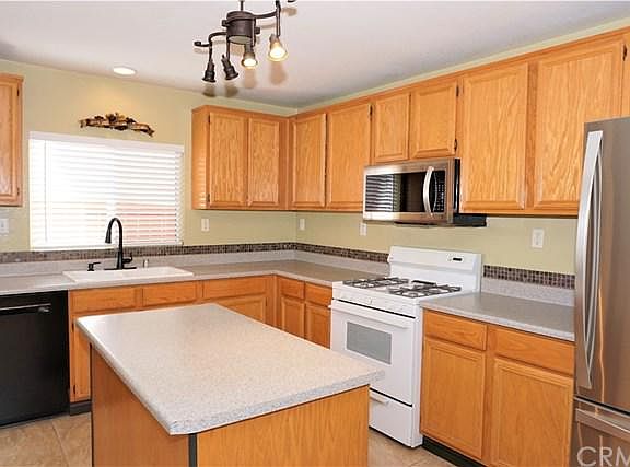 4th image of 39749 Chambray Dr