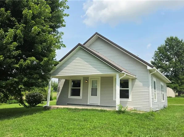 304 W 4th St, Pattonsburg, MO 64670