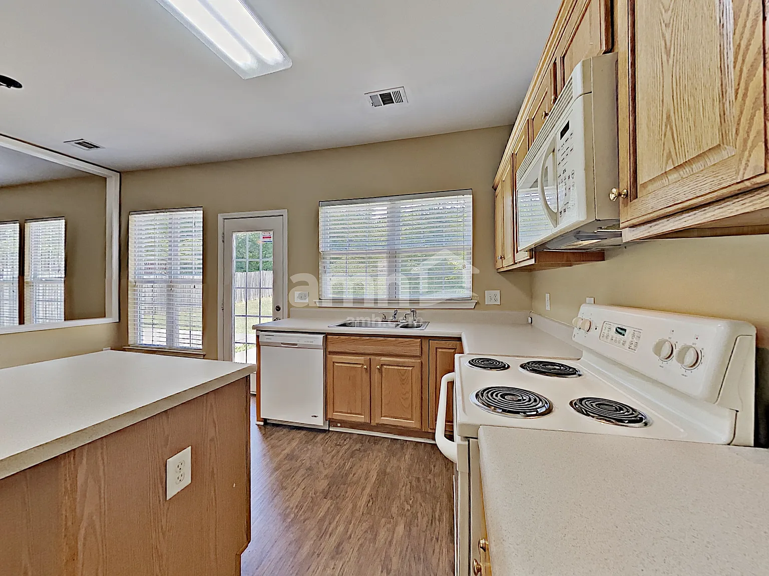 4 bed, 2.5 bath, 2331 sqft, $2,690 — Photo 3