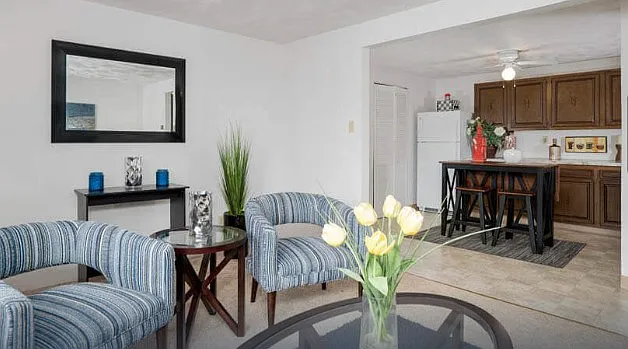 Niagara Apartments — Photo 3