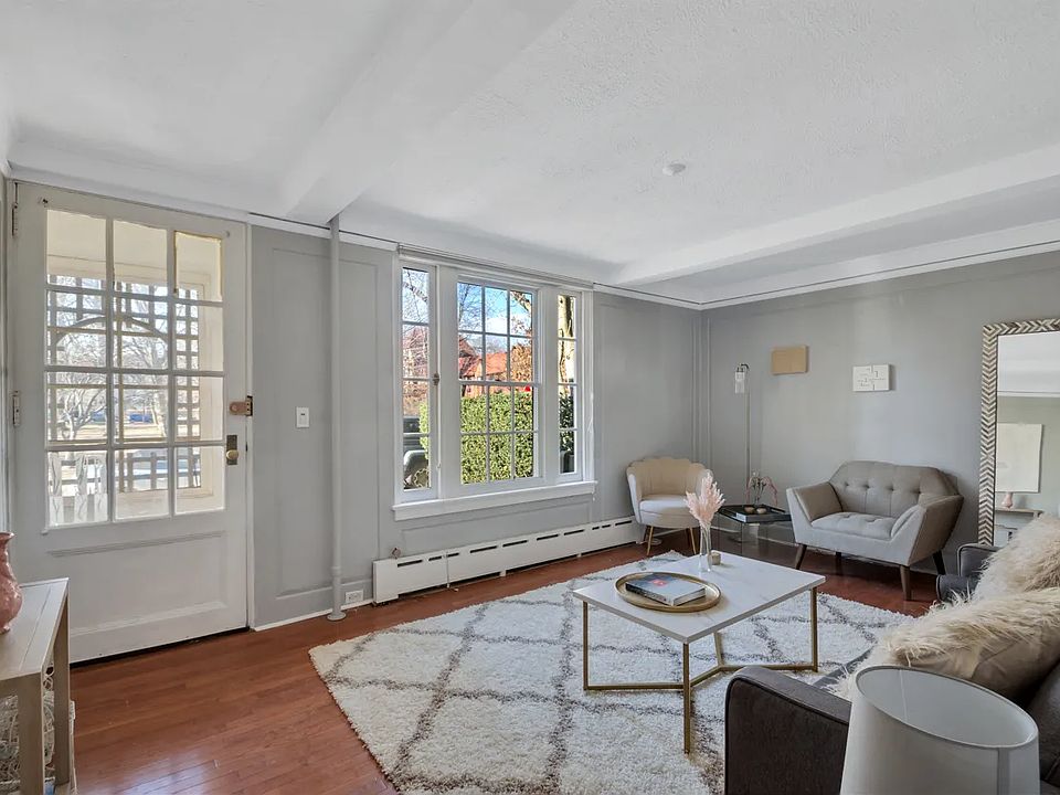 1st image of 6 Park End Pl