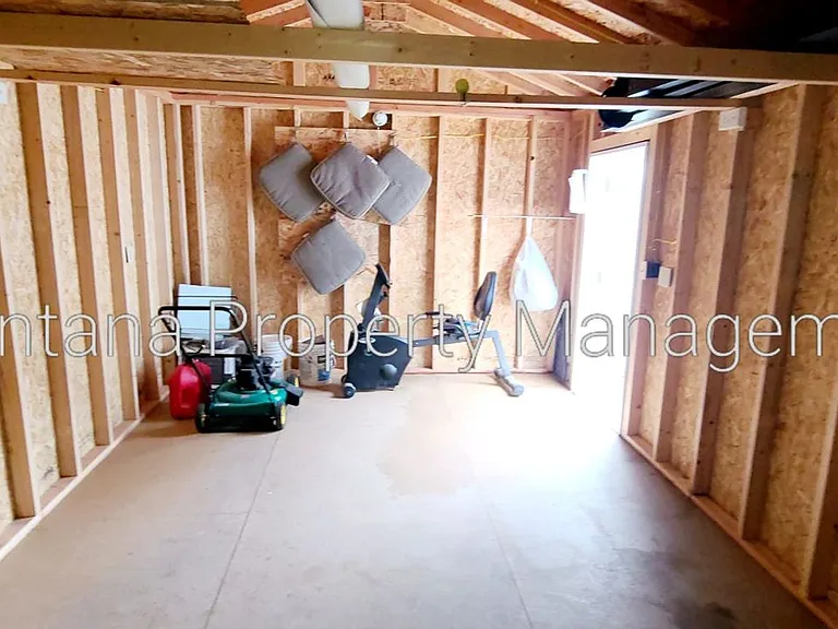 500 E Commercial Ave — Photo 28