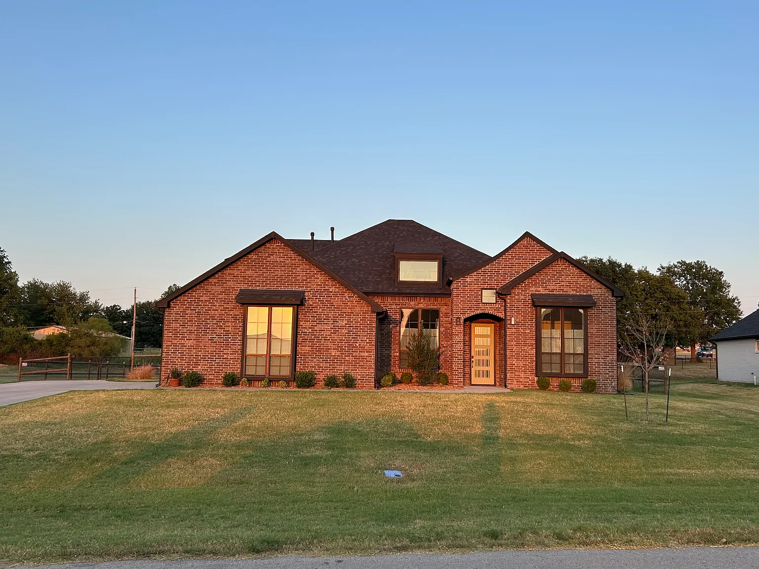 4 bed, 2467 sqft, $2,700 — Photo 1