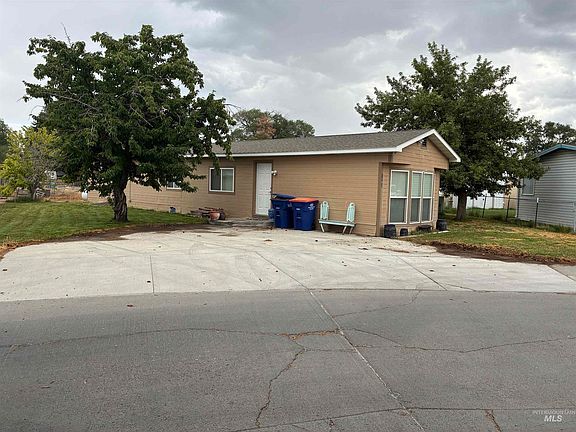 3rd image of 1282 Twin Villa Loop