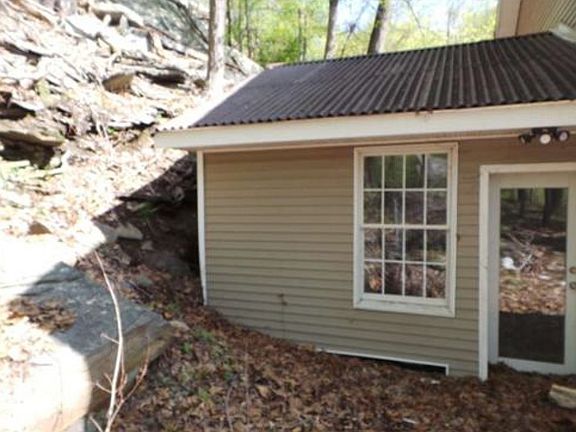2nd image of 225 Brook Trl