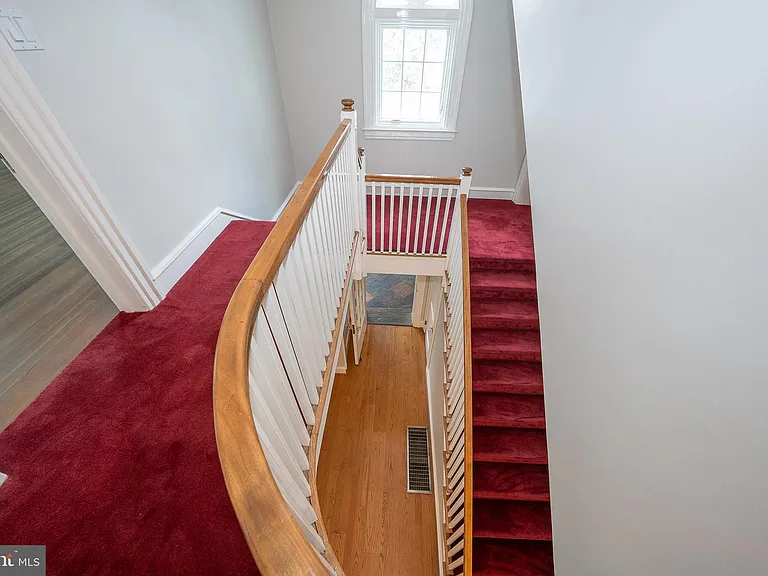 101 E Brookhaven Rd — Photo 53