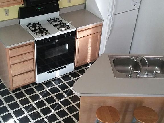 2nd image of 918 N Highland Ave
