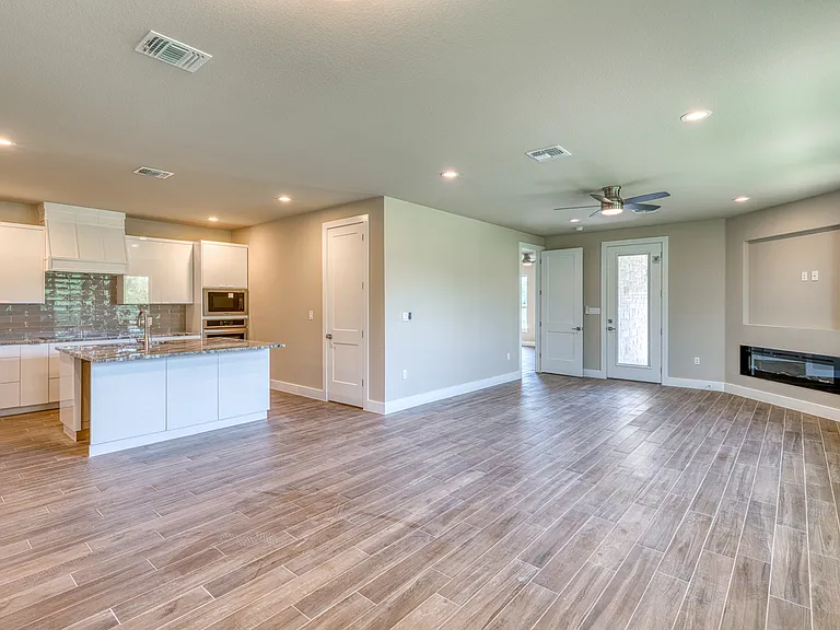 3217 Douglas Dr — Photo 4