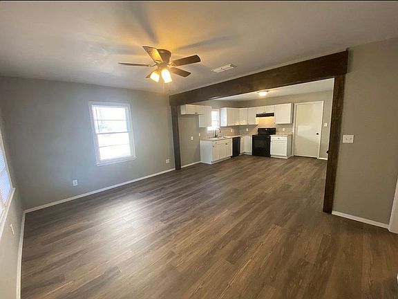 2nd image of 206 Pecan St