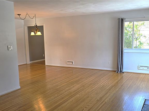 3rd image of 39 Wendover Rd