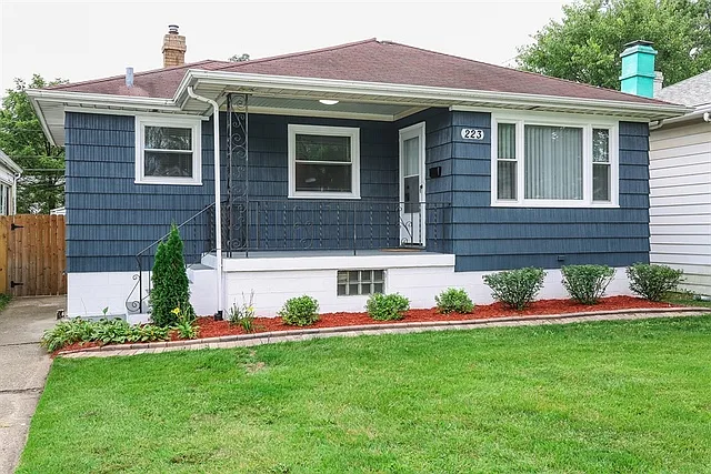 223 Ruth St photo 1