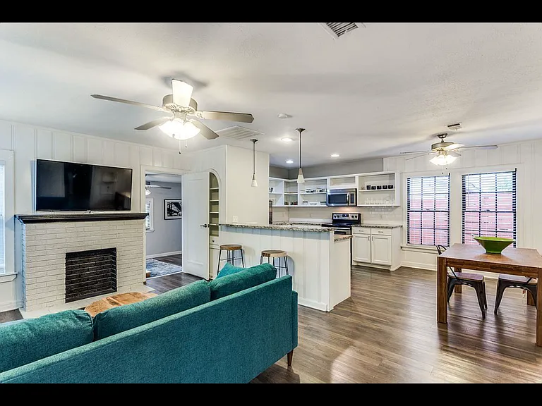 2534 Wayside Ave — Photo 6