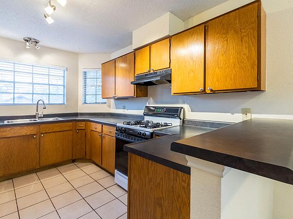 3rd image of 1007 Glen Oaks Ct