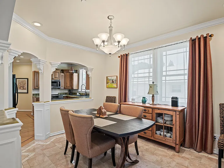 511 Baker St — Photo 4