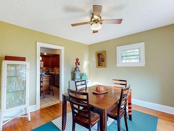 5th image of 2694 Fairview Pl