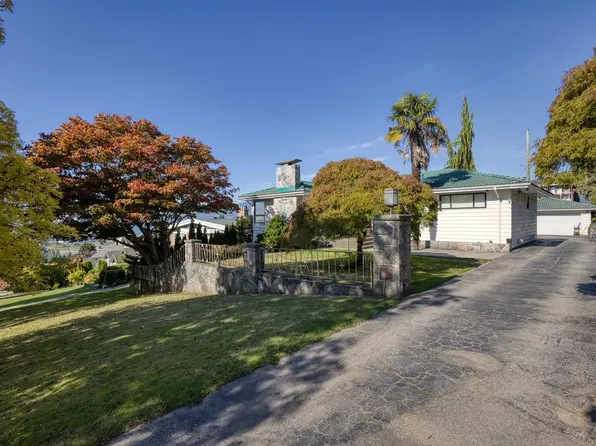 3681 McGill St, Vancouver, BC V5K 1J3