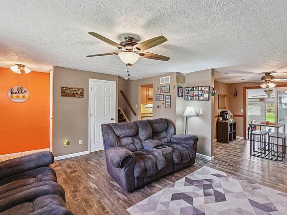 3rd image of 12158 Glencrest Ct