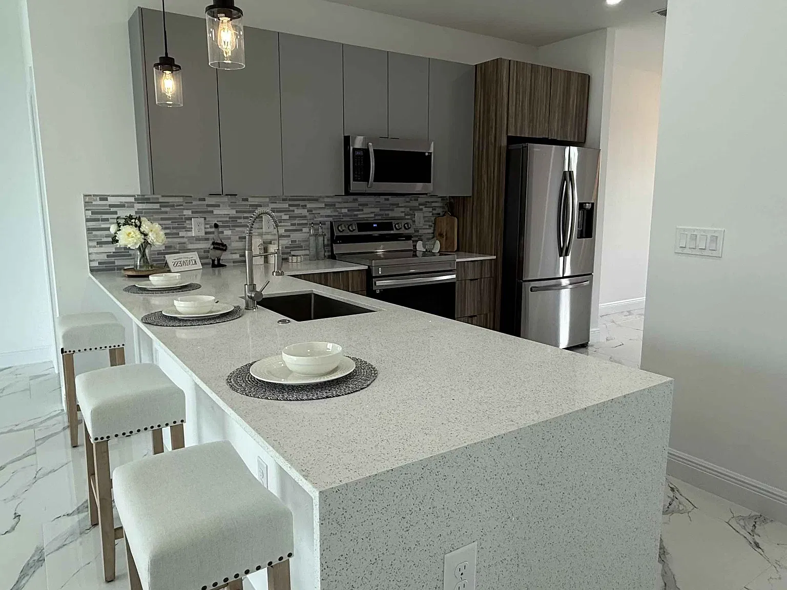 4 bed, 1735 sqft, $2,350 — Photo 3
