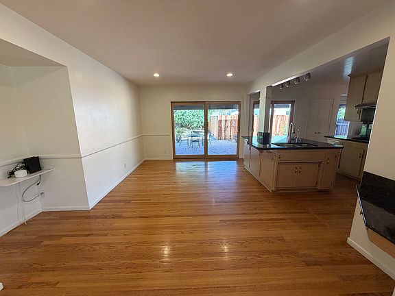 4th image of 1516 Wells Ave #A