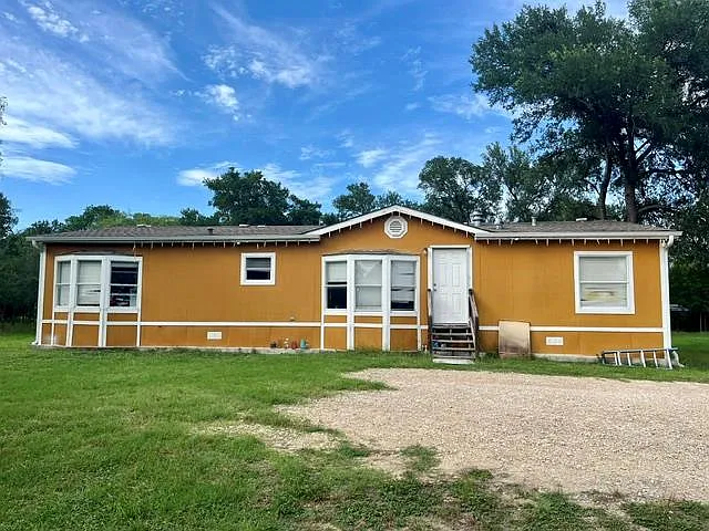 3 bed, 2.0 bath, 1800 sqft, $1,850 — Photo 1