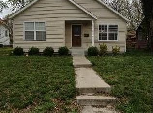1323 W Broadway St, Webb City, MO 64870