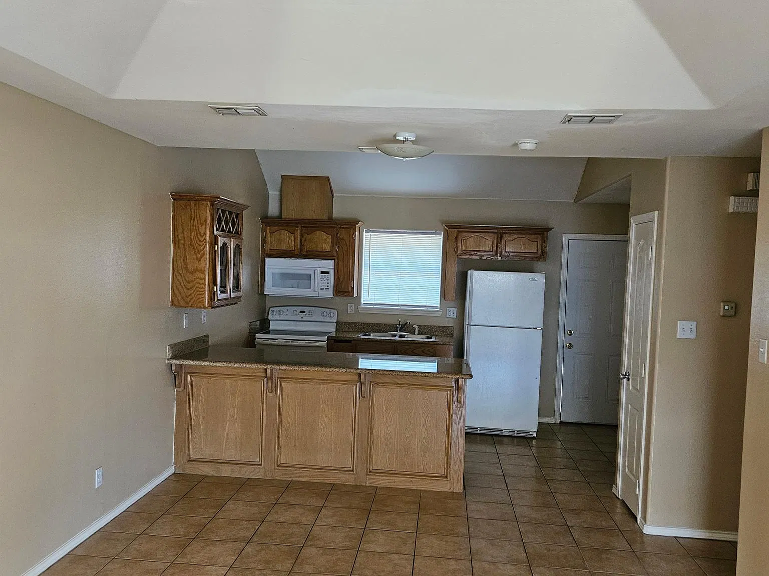 1 bed, 718 sqft, $680 — Photo 2