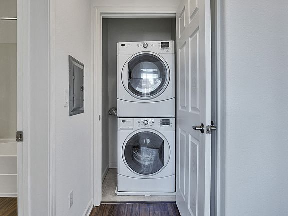 5th image of 2388 Madden Ave Unit 208