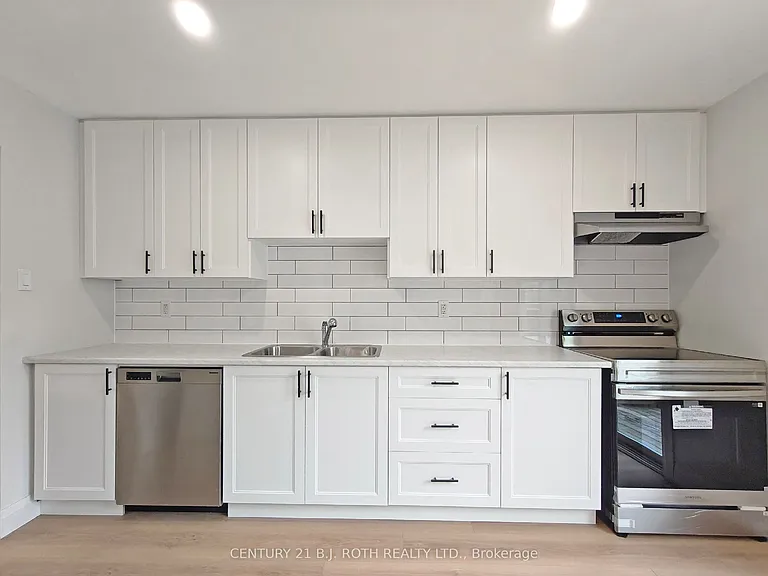 698 Burton Dr — Photo 5