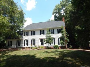 8724 Scarsdale Dr, Mint Hill, NC 28227