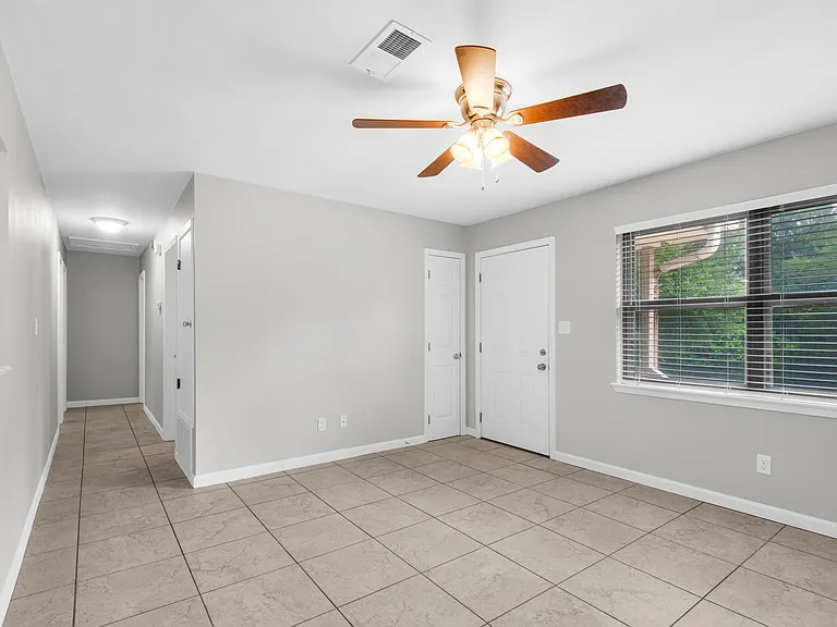 63 Jackson Ave — Photo 3