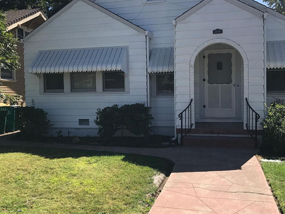 1st image of 210 E Wyandotte St