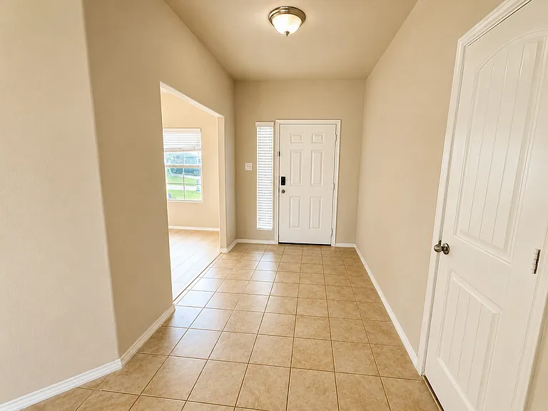 259 Meadowlands Dr — Photo 2