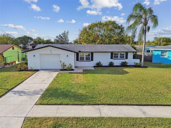 1529 Alameda Dr, Holiday, FL 34690