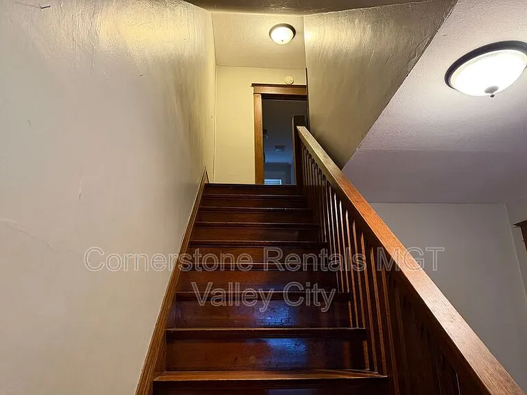 139 6th St NW — Photo 8