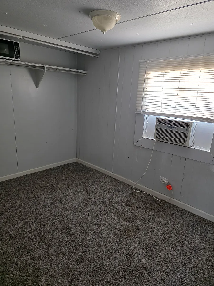Building Photo - 1901 Boyd Dr #39