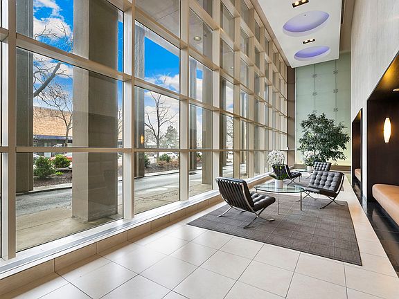 2nd image of 5320 N Sheridan Rd APT 403