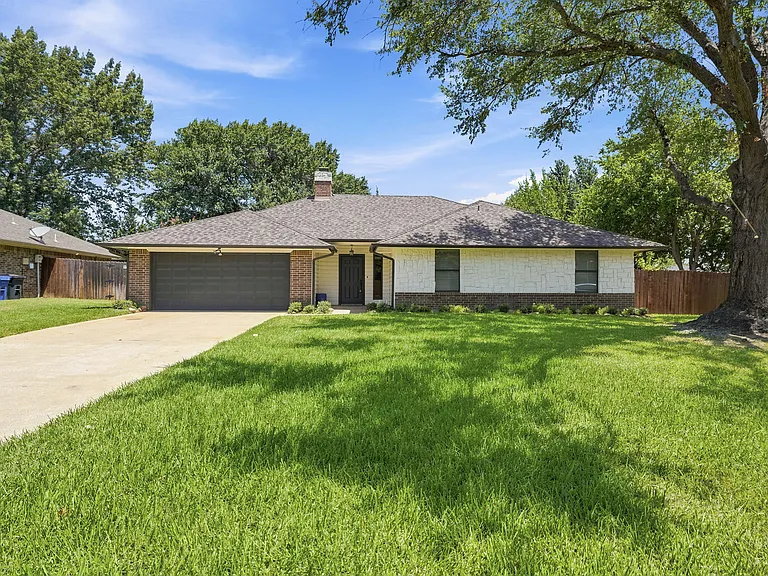 306 Dove Creek Trl — Photo 1