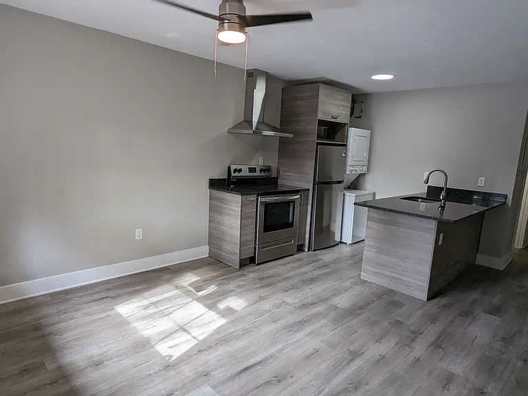 325 Hayden Rd — Photo 10