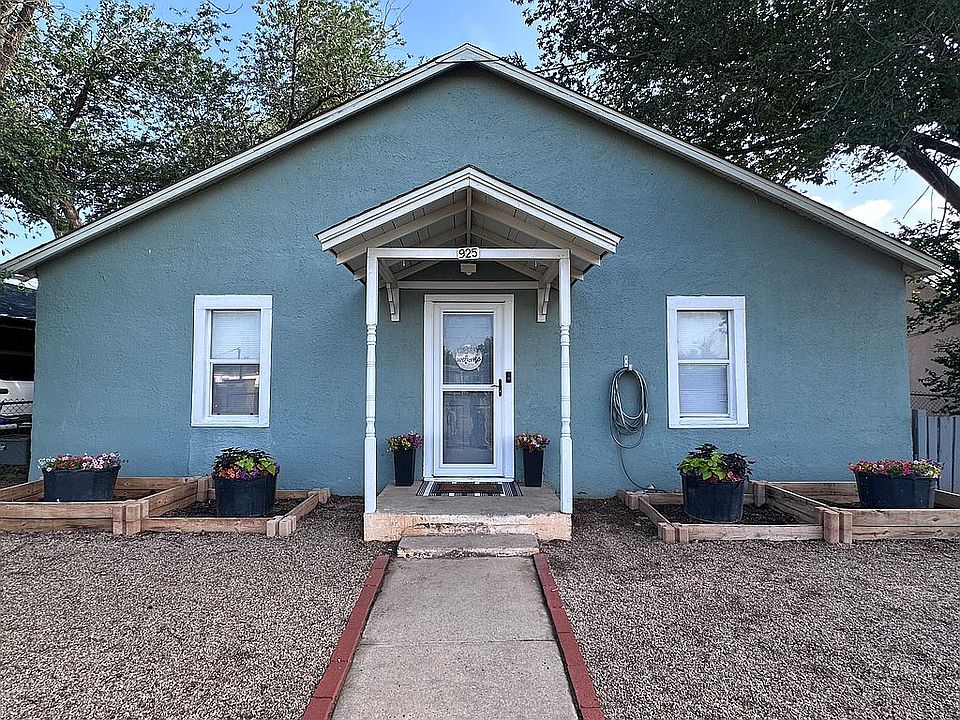 1st image of 925 E Danube St