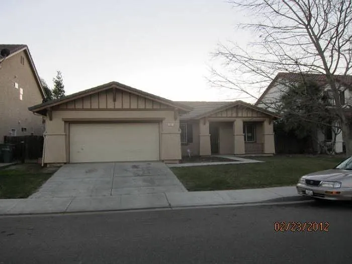 601 Roadrunner Dr photo 1