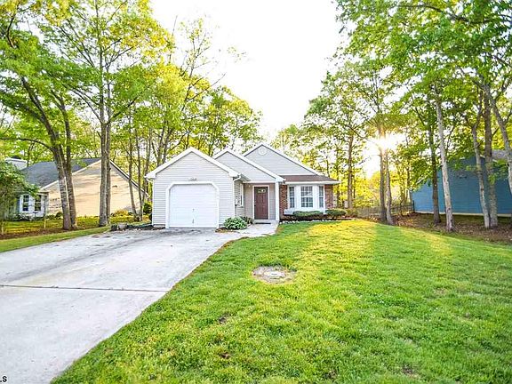 2nd image of 706 Ravenwood Dr