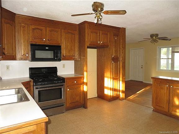 3rd image of 2833 Monterey Park Dr