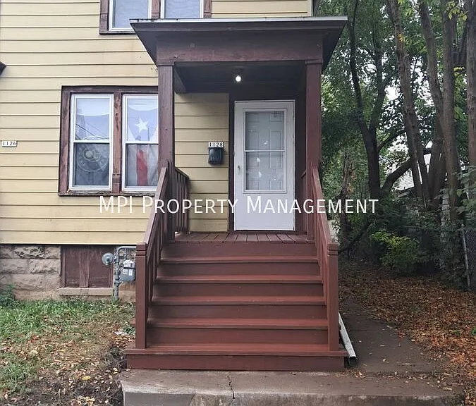 1128 S 32nd St — Photo 1