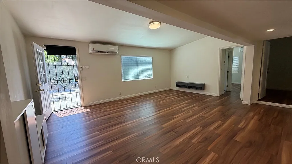 3 bed, 1350 sqft, $2,900 — Photo 3